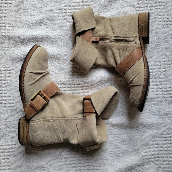 Modern Vintage Slouched Over the Ankle Zip up Belted Stacked Heel Boots - Picture 5 of 13